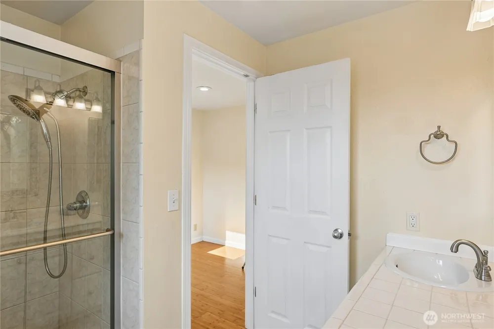 20224 Greenwood ave N Shoreline, WA 98133