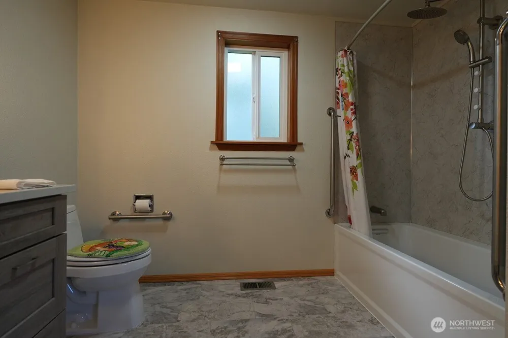 5204 53rd Street W University Place, WA 98467