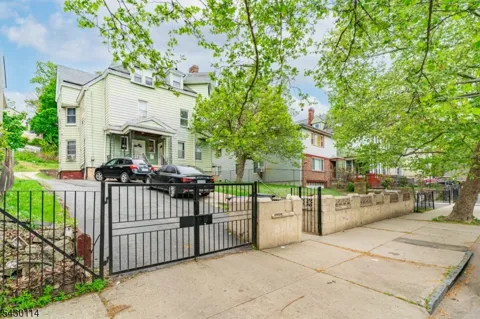 464 Summer Ave