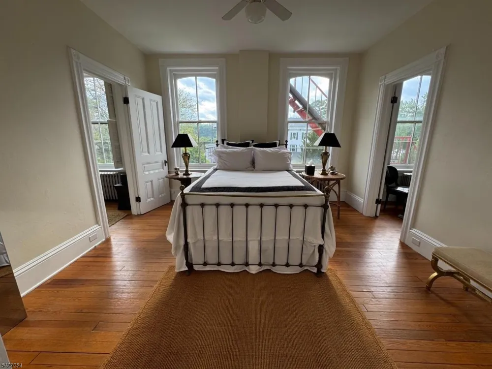 17 Bridge St Frenchtown, NJ 08825