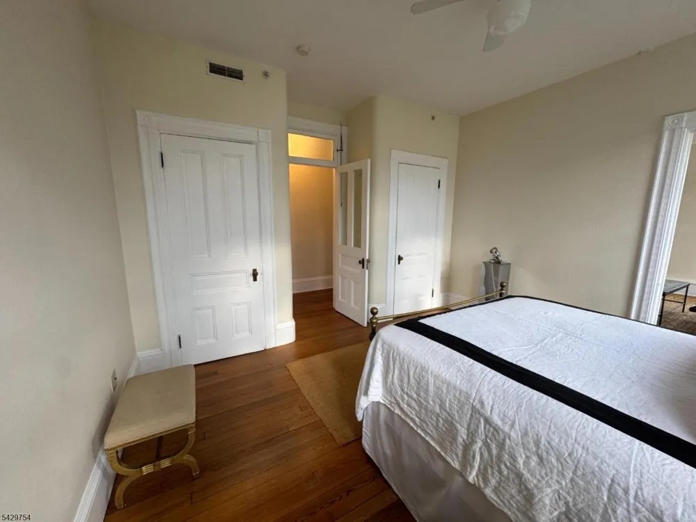 17 Bridge St Frenchtown, NJ 08825