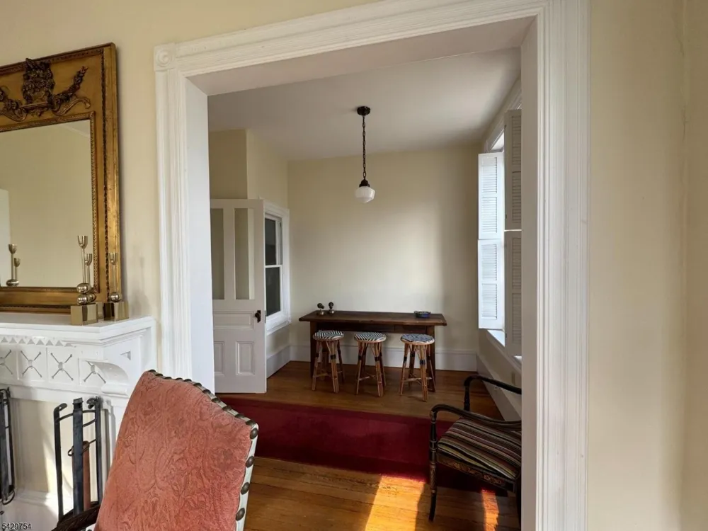 17 Bridge St Frenchtown, NJ 08825