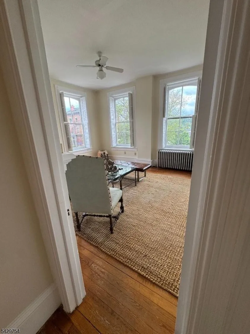 17 Bridge St Frenchtown, NJ 08825