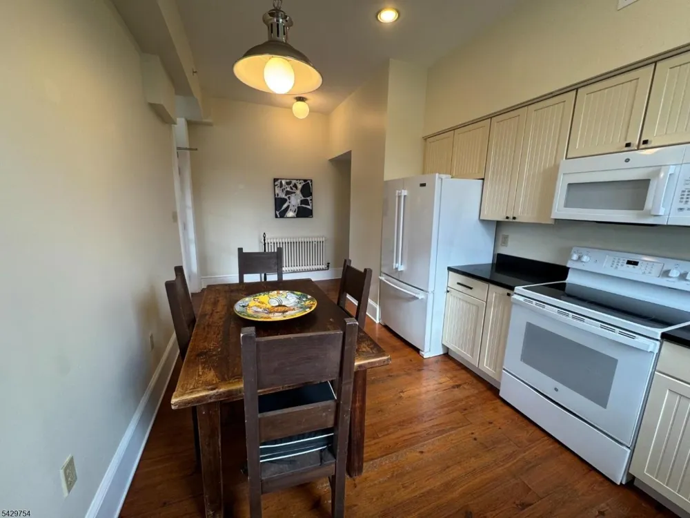17 Bridge St Frenchtown, NJ 08825
