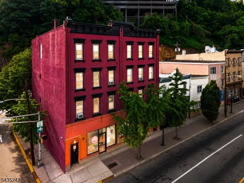1903 Willow Ave Weehawken, NJ 07086