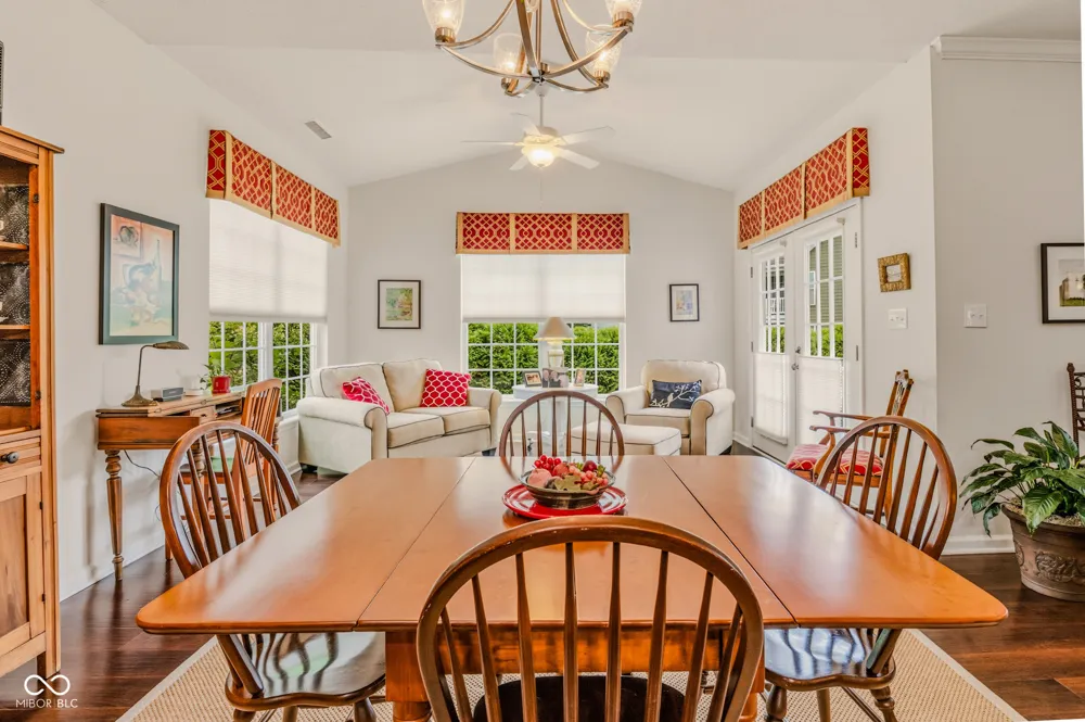 6103 Pelican Lane Columbus, IN 47201