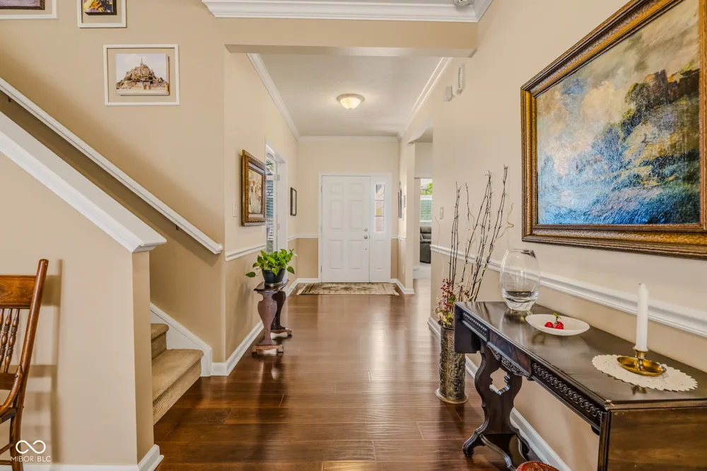 6103 Pelican Lane Columbus, IN 47201