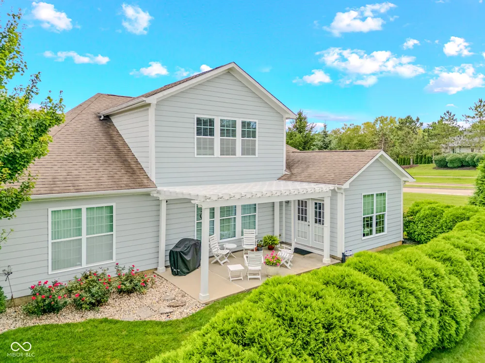 6103 Pelican Lane Columbus, IN 47201