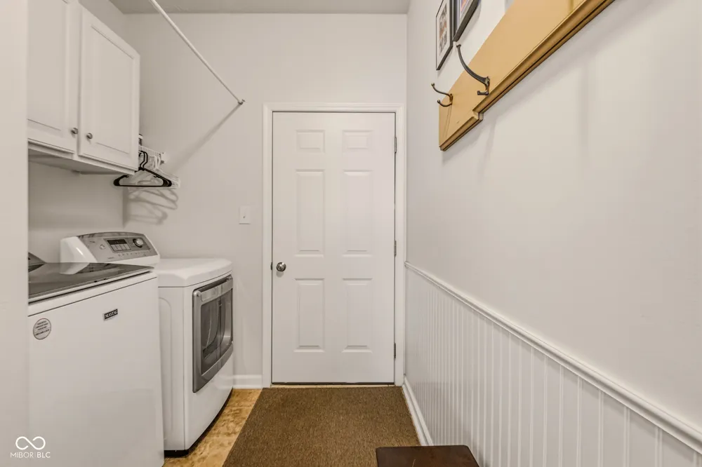 6103 Pelican Lane Columbus, IN 47201
