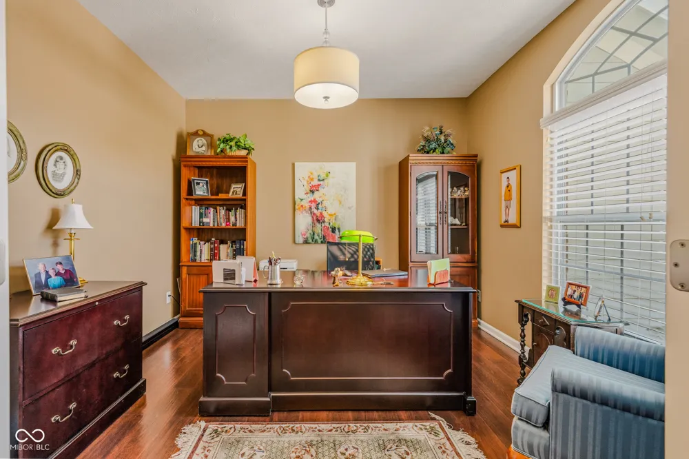 6103 Pelican Lane Columbus, IN 47201