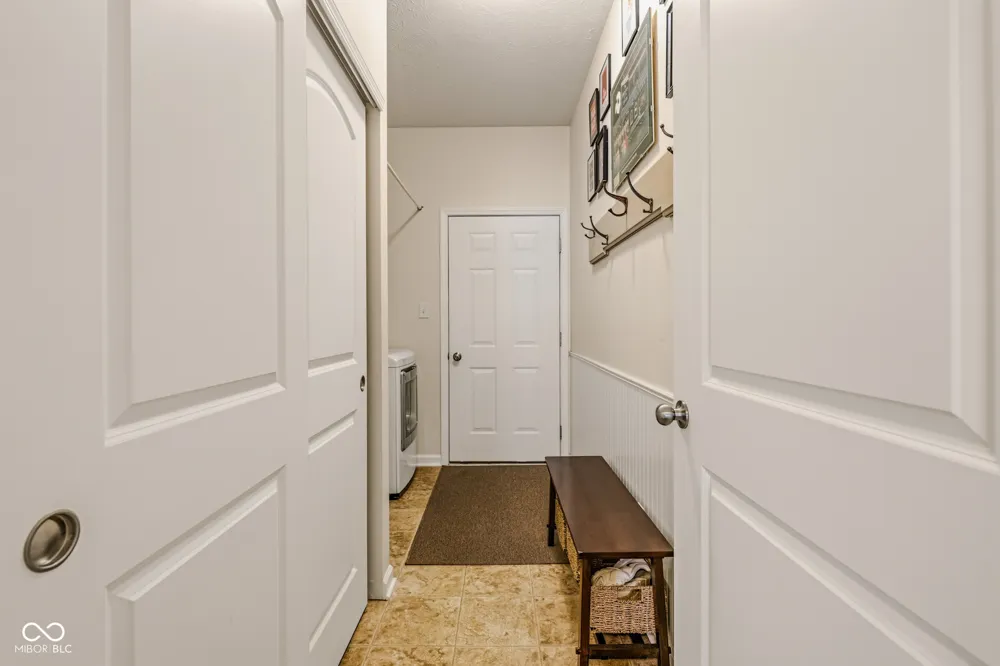 6103 Pelican Lane Columbus, IN 47201