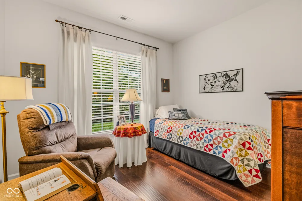 6103 Pelican Lane Columbus, IN 47201