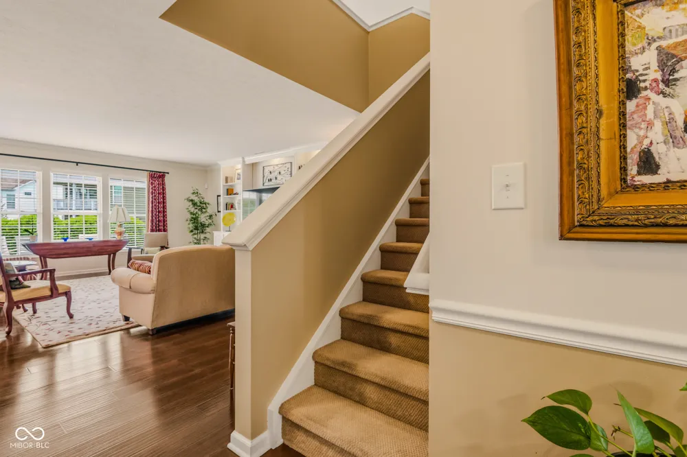 6103 Pelican Lane Columbus, IN 47201