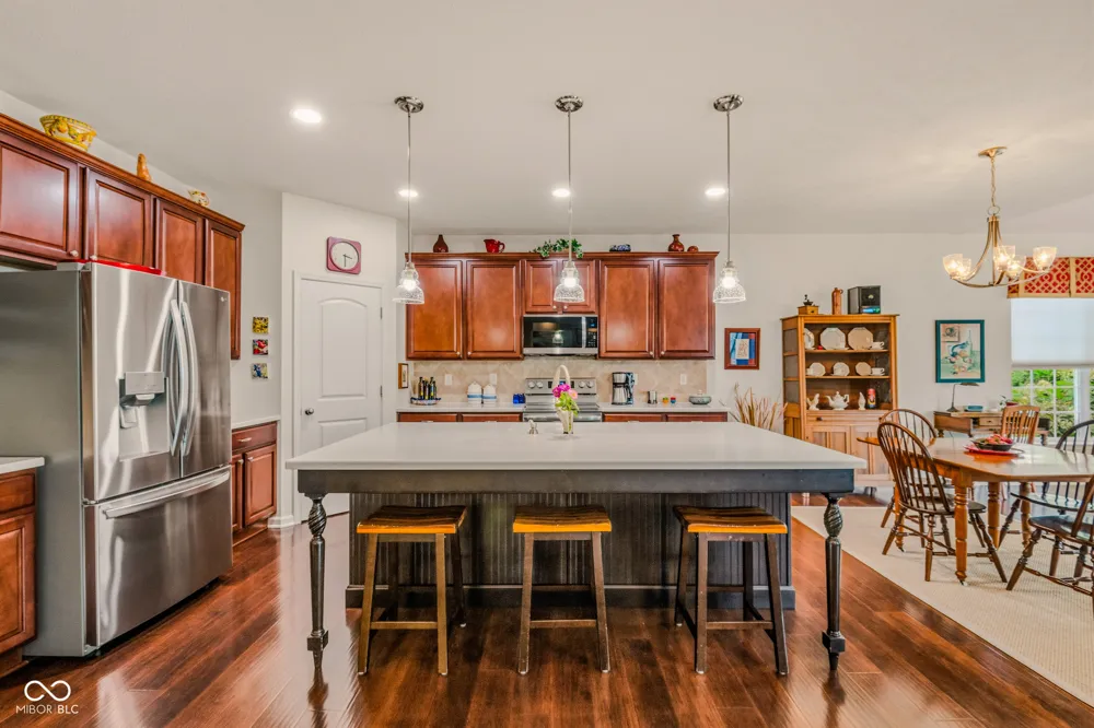 6103 Pelican Lane Columbus, IN 47201