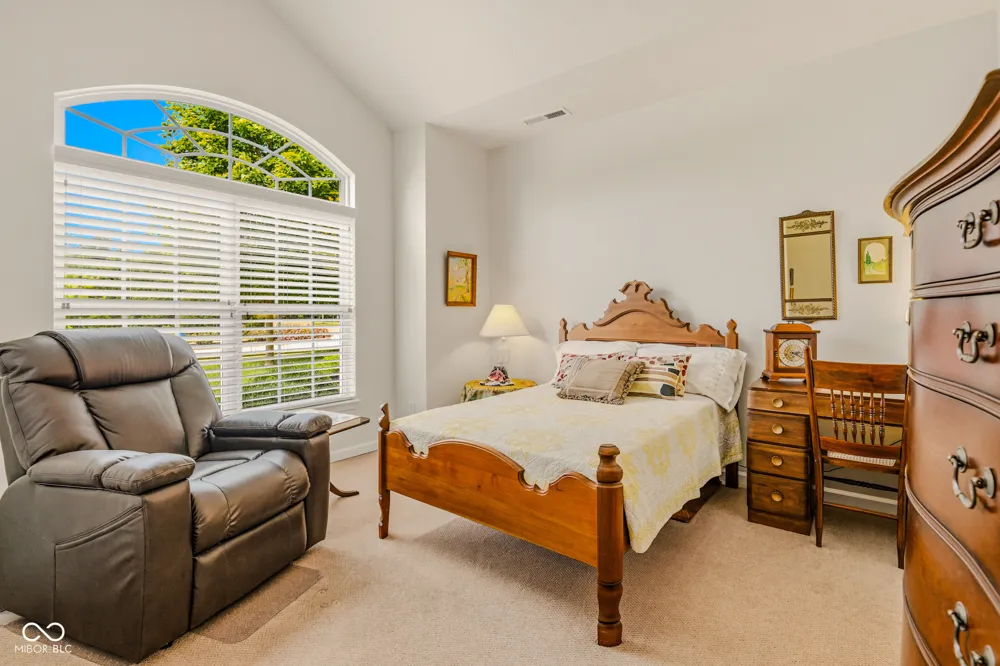 6103 Pelican Lane Columbus, IN 47201