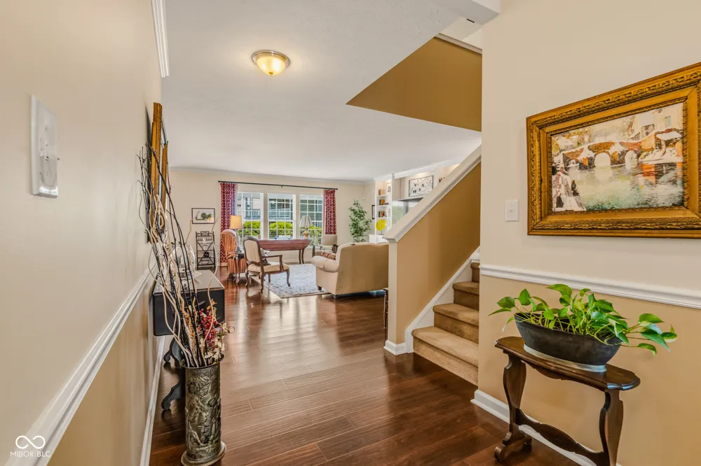 6103 Pelican Lane Columbus, IN 47201