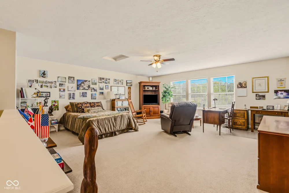 6103 Pelican Lane Columbus, IN 47201