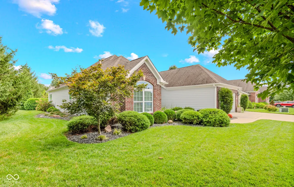 6103 Pelican Lane Columbus, IN 47201