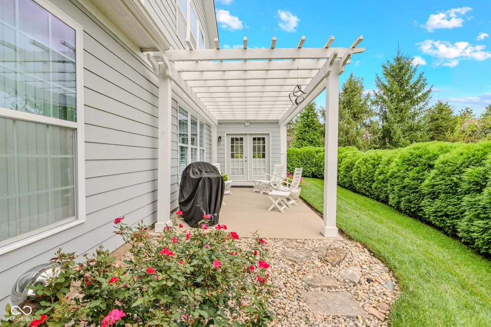 6103 Pelican Lane Columbus, IN 47201