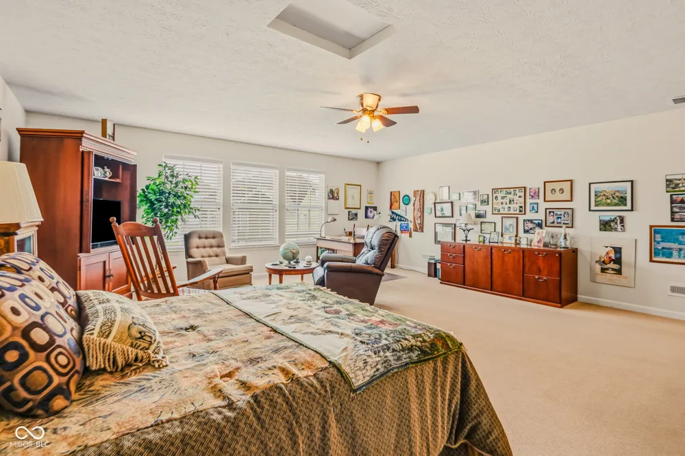 6103 Pelican Lane Columbus, IN 47201