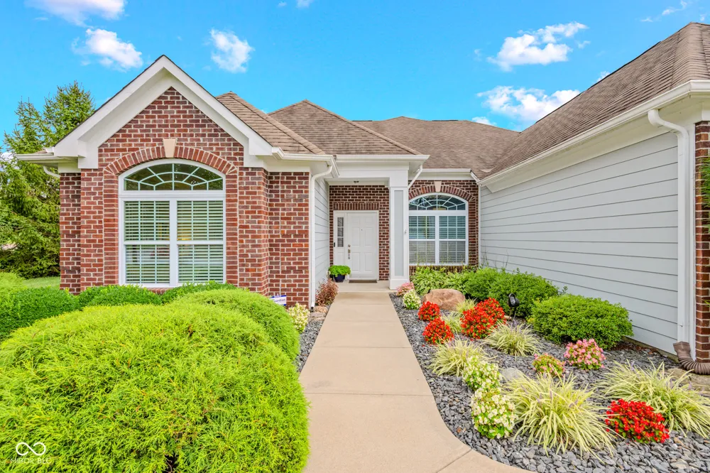 6103 Pelican Lane Columbus, IN 47201