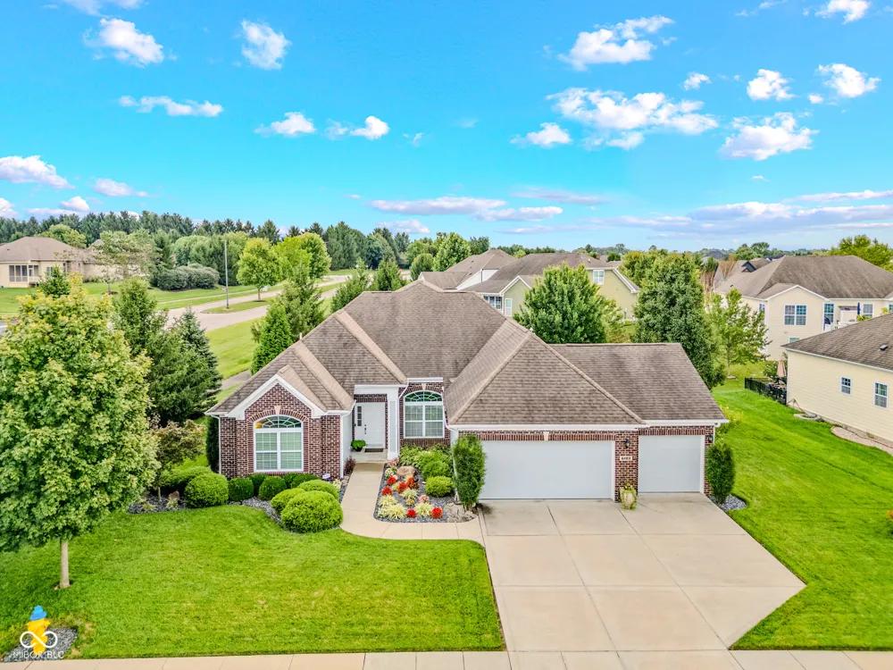 6103 Pelican Lane Columbus, IN 47201