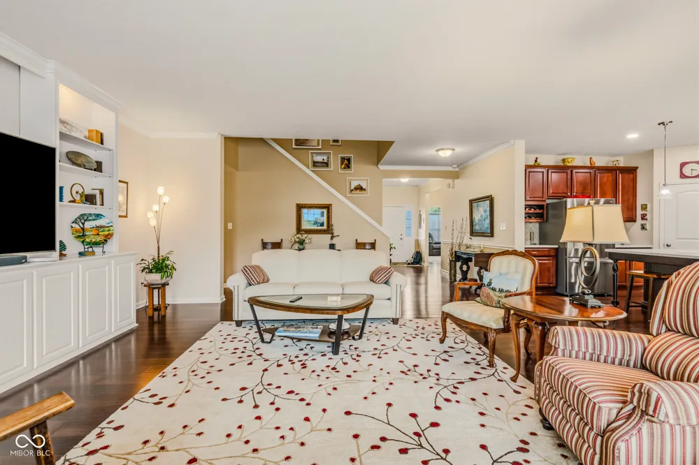 6103 Pelican Lane Columbus, IN 47201