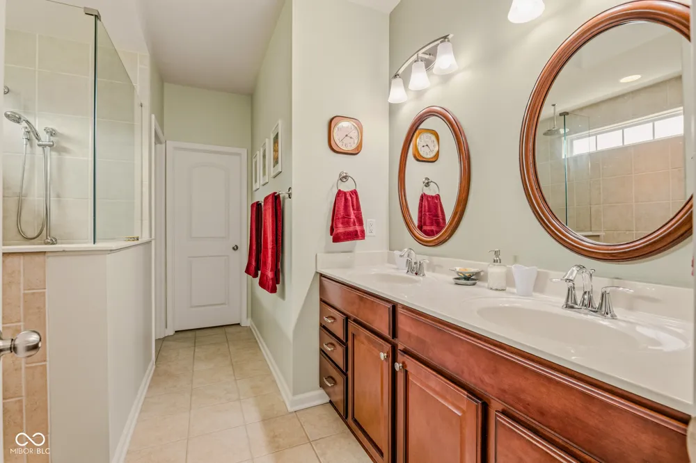 6103 Pelican Lane Columbus, IN 47201