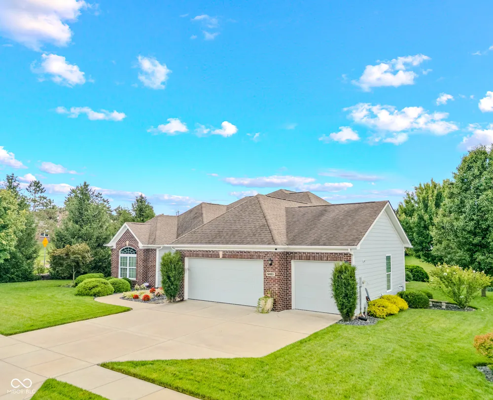 6103 Pelican Lane Columbus, IN 47201