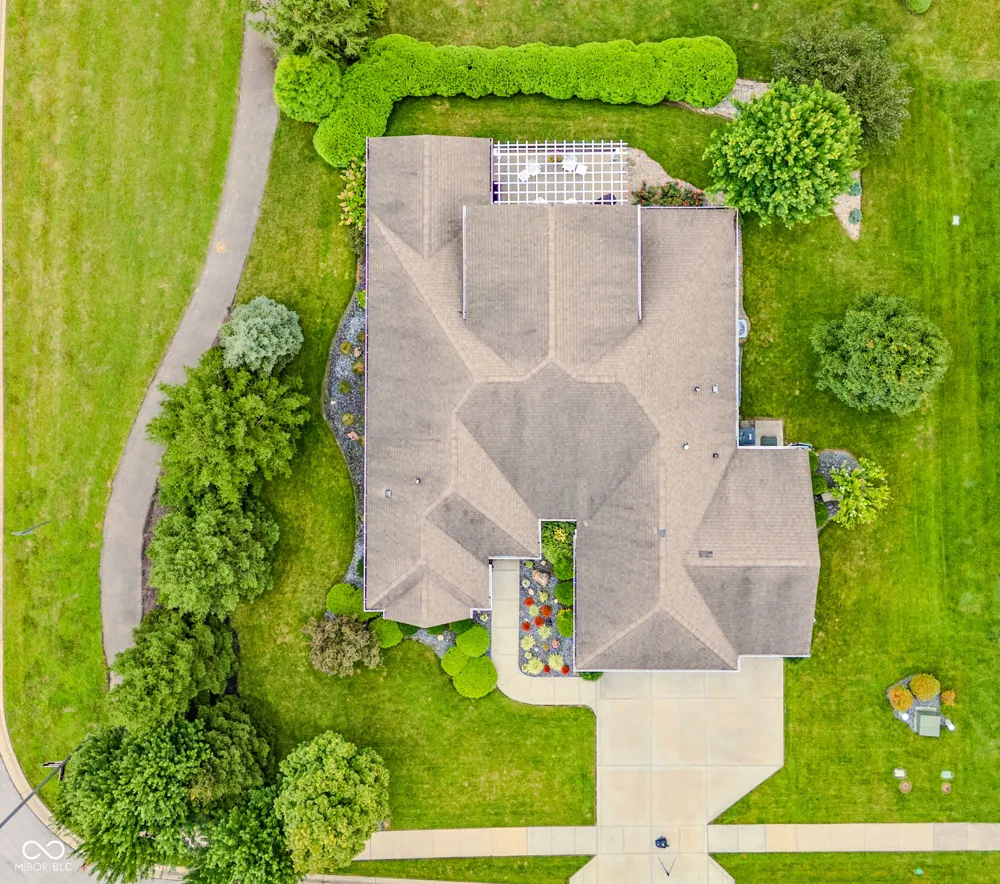 6103 Pelican Lane Columbus, IN 47201