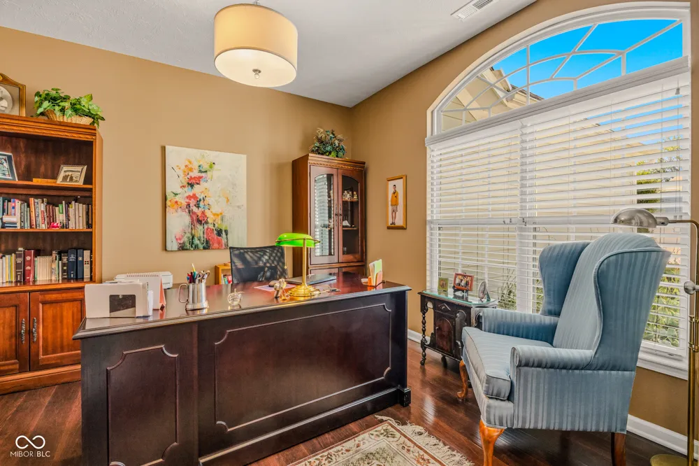 6103 Pelican Lane Columbus, IN 47201
