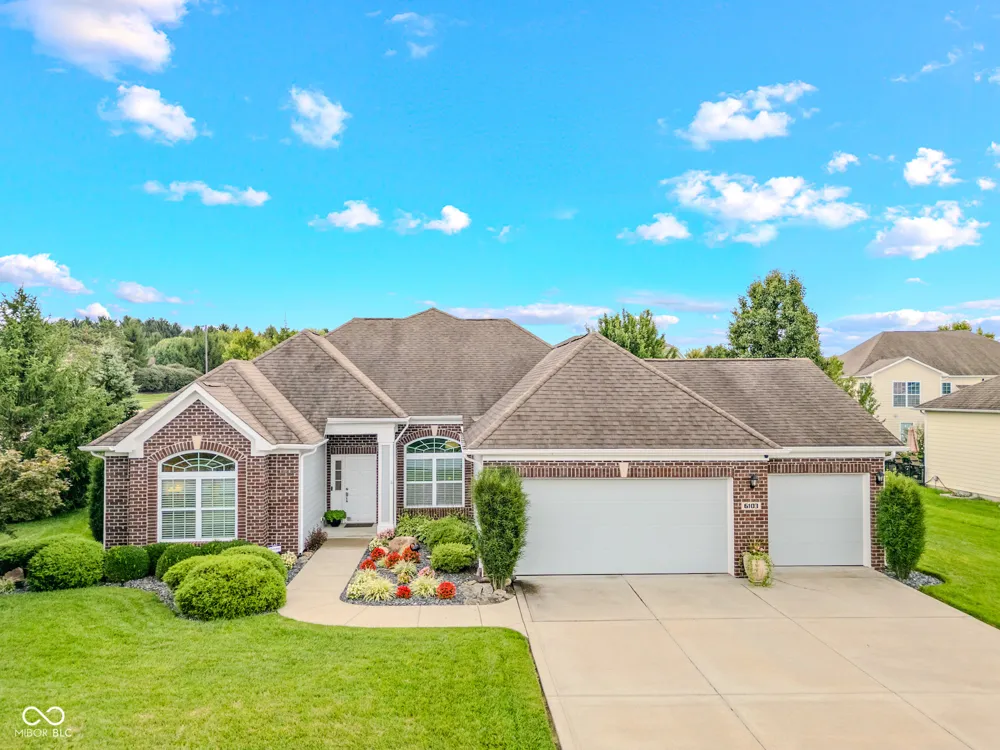 6103 Pelican Lane Columbus, IN 47201