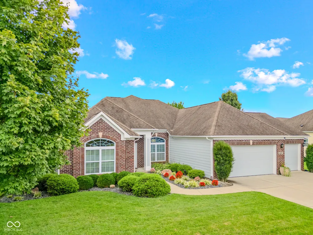 6103 Pelican Lane Columbus, IN 47201