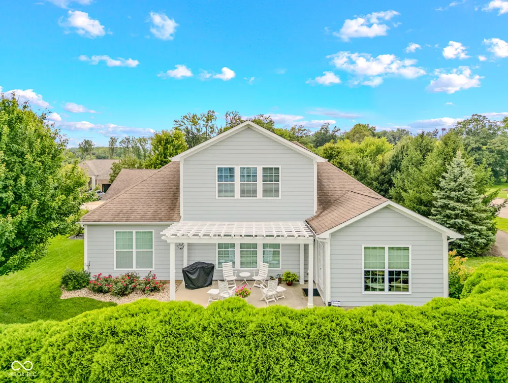 6103 Pelican Lane Columbus, IN 47201