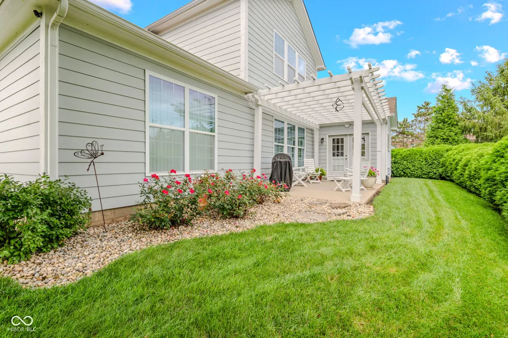 6103 Pelican Lane Columbus, IN 47201
