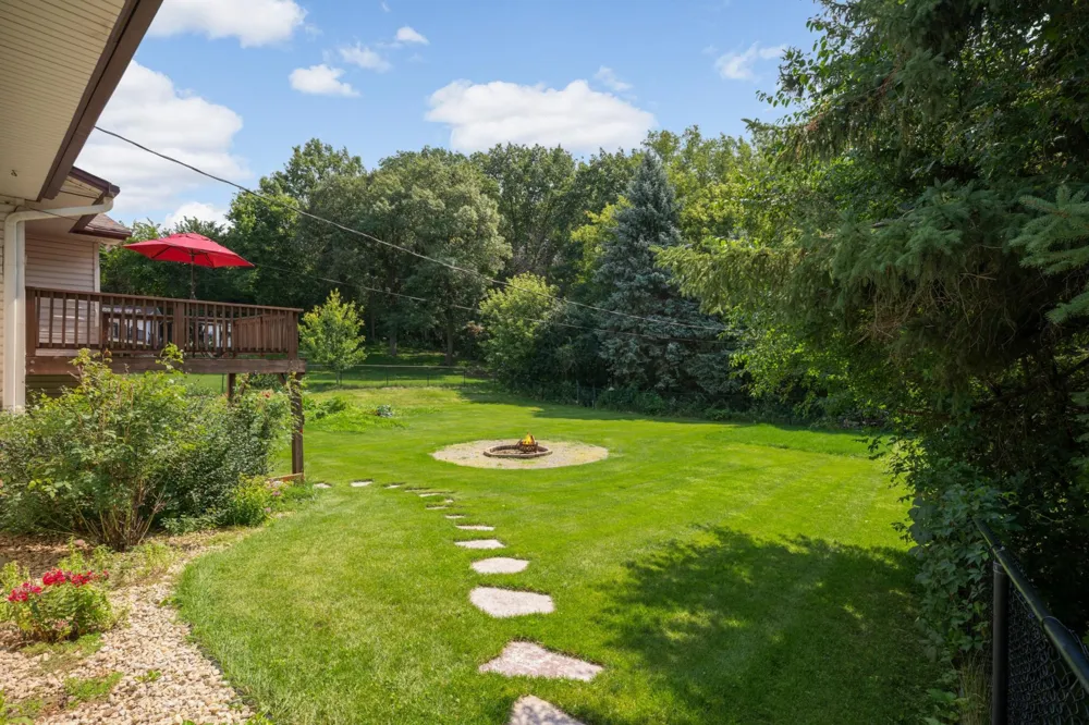 13712 E Wellington Crescent Burnsville, MN 55337