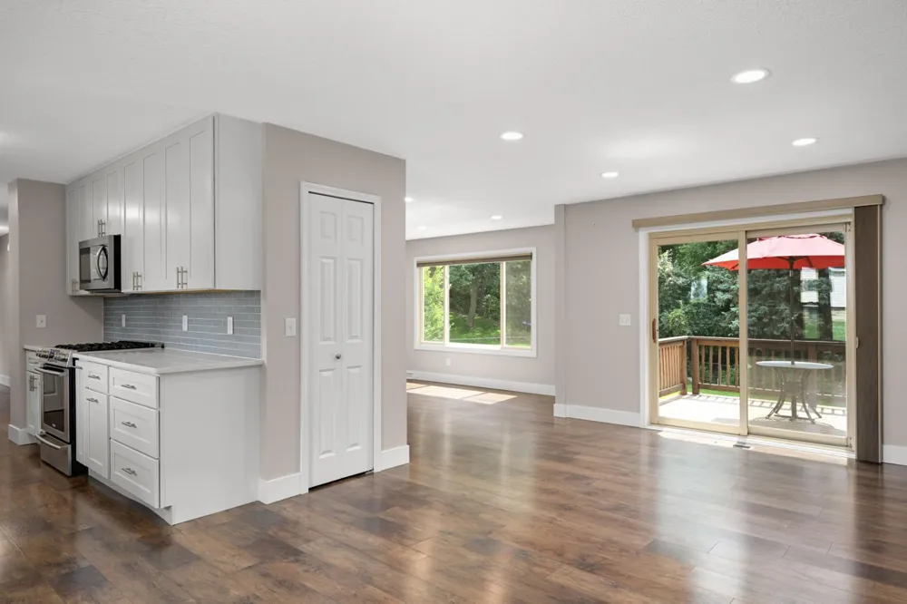 13712 E Wellington Crescent Burnsville, MN 55337