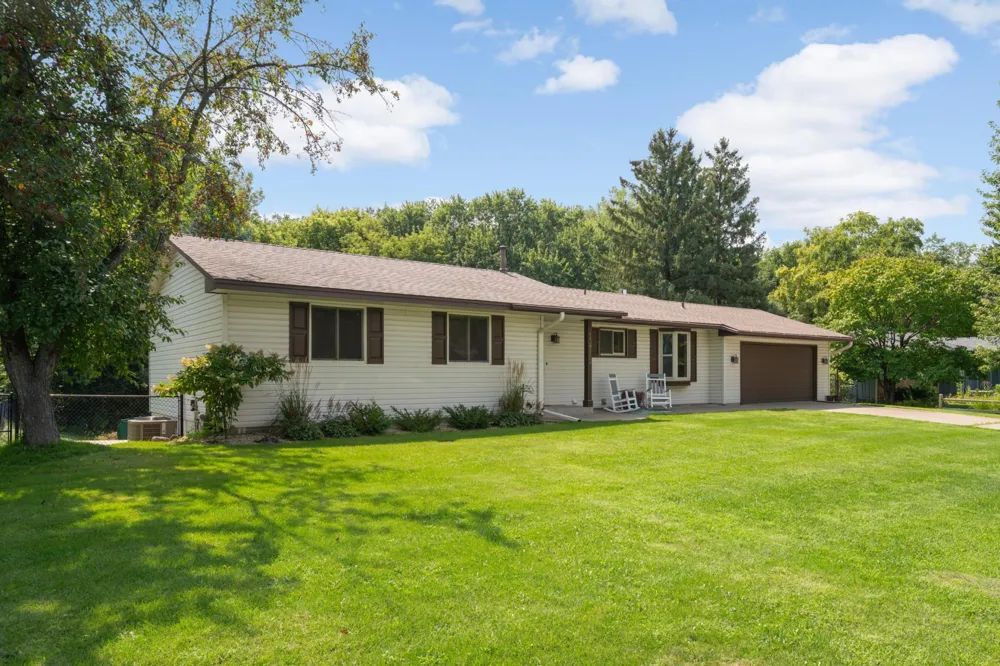 13712 E Wellington Crescent Burnsville, MN 55337