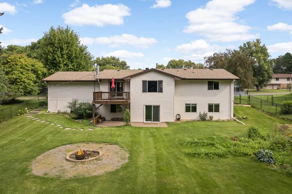13712 E Wellington Crescent Burnsville, MN 55337