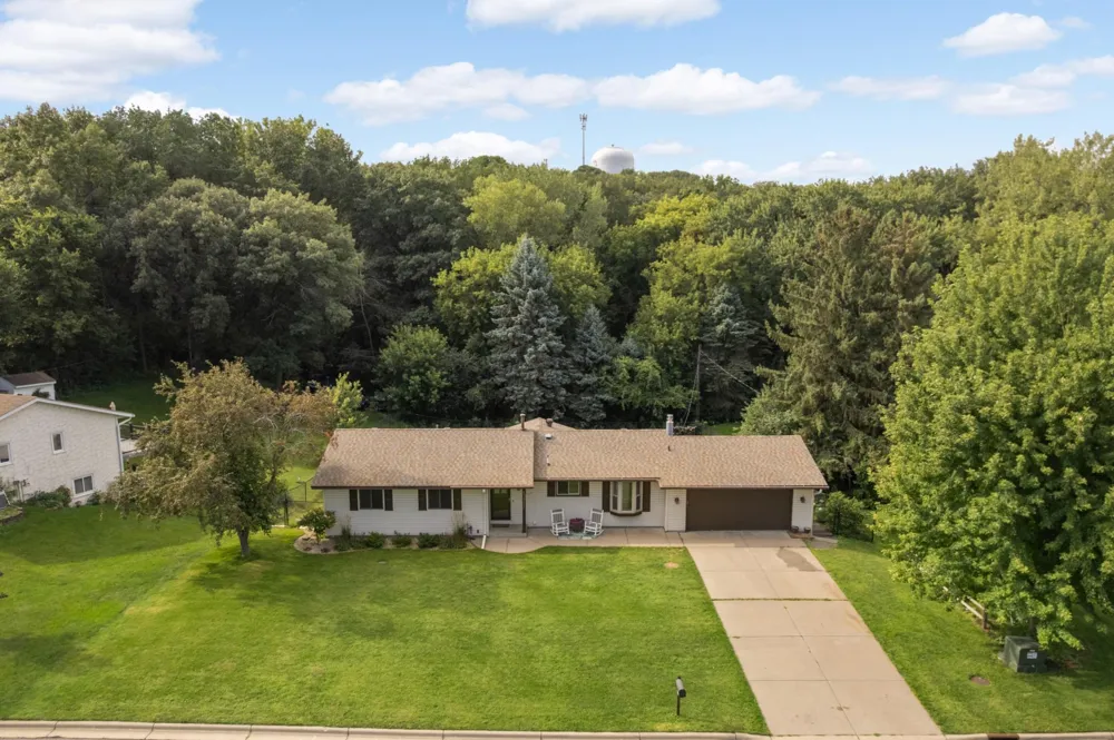 13712 E Wellington Crescent Burnsville, MN 55337