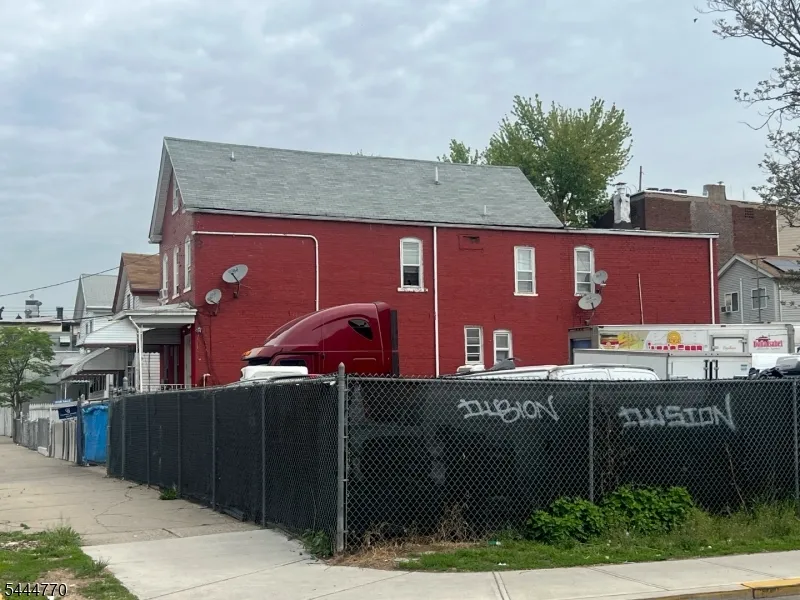 8 3Rd St Passaic City, NJ 07055