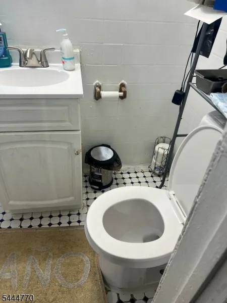 8 3Rd St Passaic City, NJ 07055