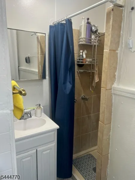 8 3Rd St Passaic City, NJ 07055