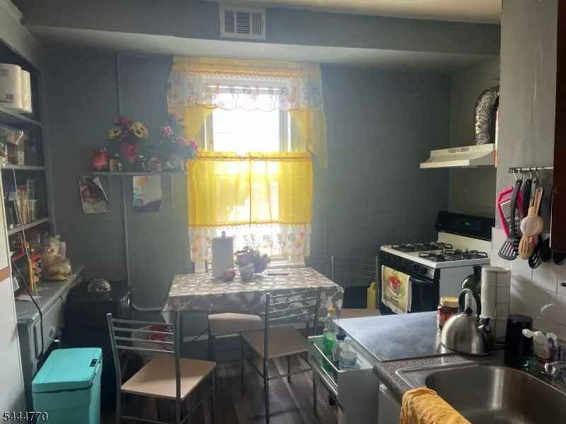 8 3Rd St Passaic City, NJ 07055