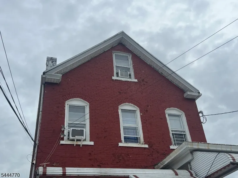 8 3Rd St Passaic City, NJ 07055