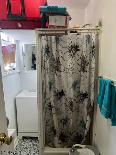 8 3Rd St Passaic City, NJ 07055
