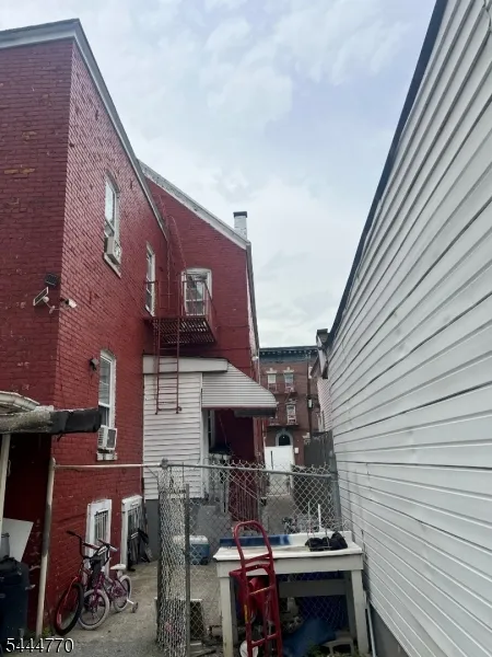 8 3Rd St Passaic City, NJ 07055