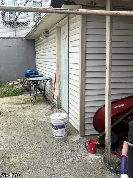 8 3Rd St Passaic City, NJ 07055