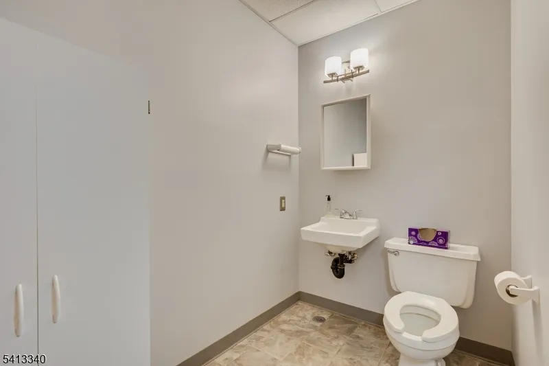 11 Clyde Rd Franklin, NJ 08873