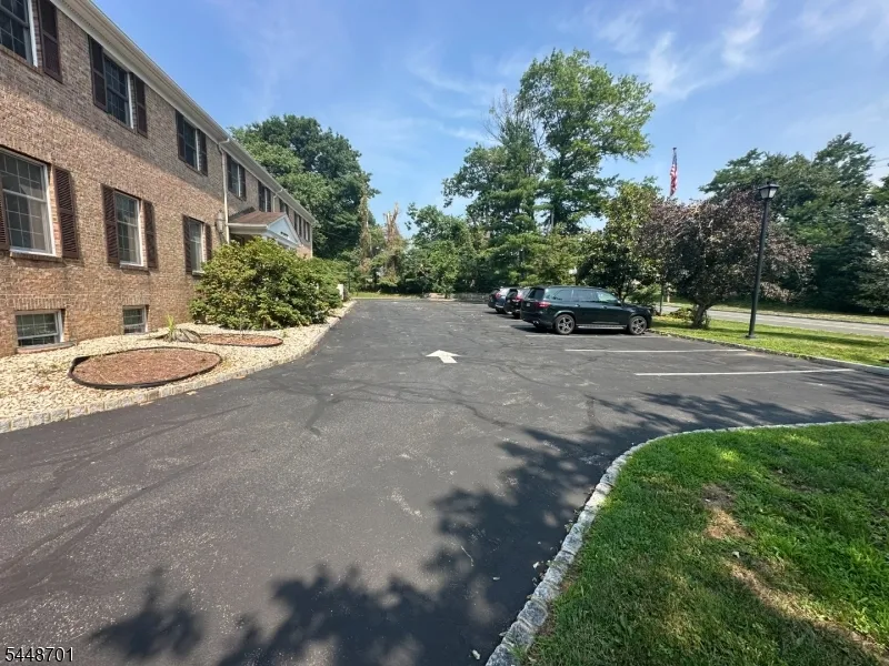 667 Shunpike Rd Chatham, NJ 07935